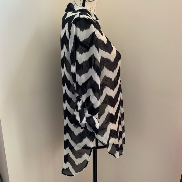 Black & white chevron sheer blouse - Picture 2 of 4